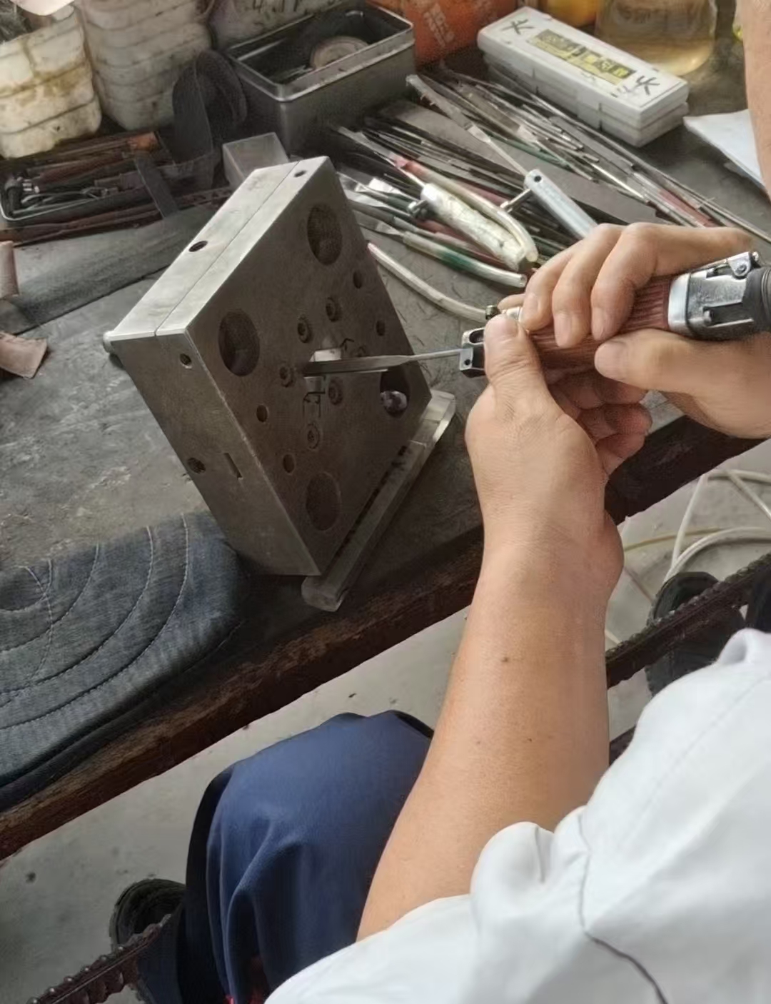 擠出模具在加工過程中出現(xiàn)堵塞怎么辦